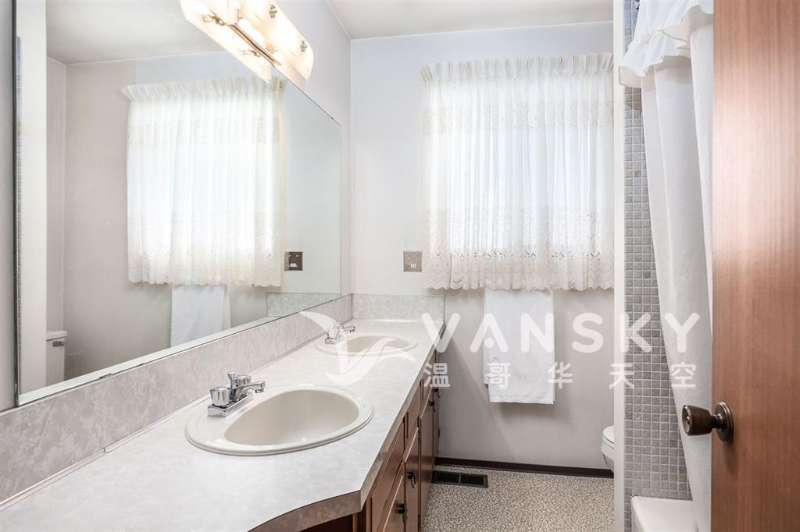 250307164046_6690 一楼卫生间.jpg